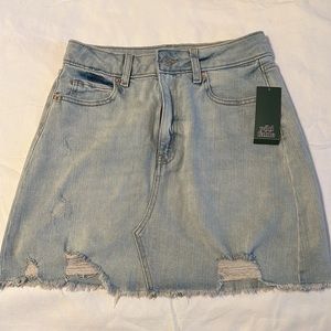 NWT Wild Fable denim mini skirt, size 4. Easy hot summer look!